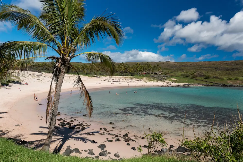 Playa Anakena Isla de Pascua - playa de arena blanca con moáis Rapa Nui
